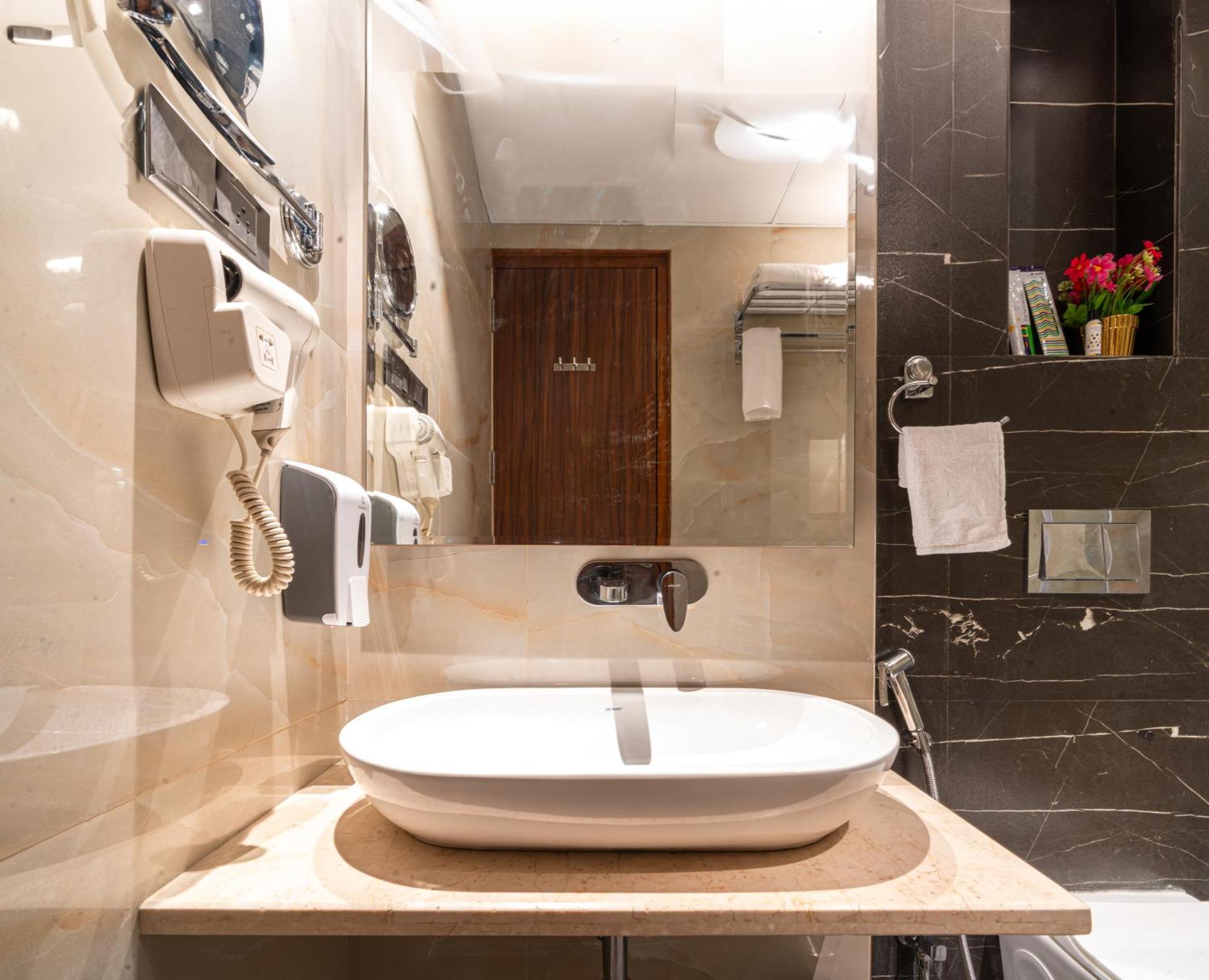 Treebo Premium Heritage Grand -Majiwada Тхане Екстер'єр фото
